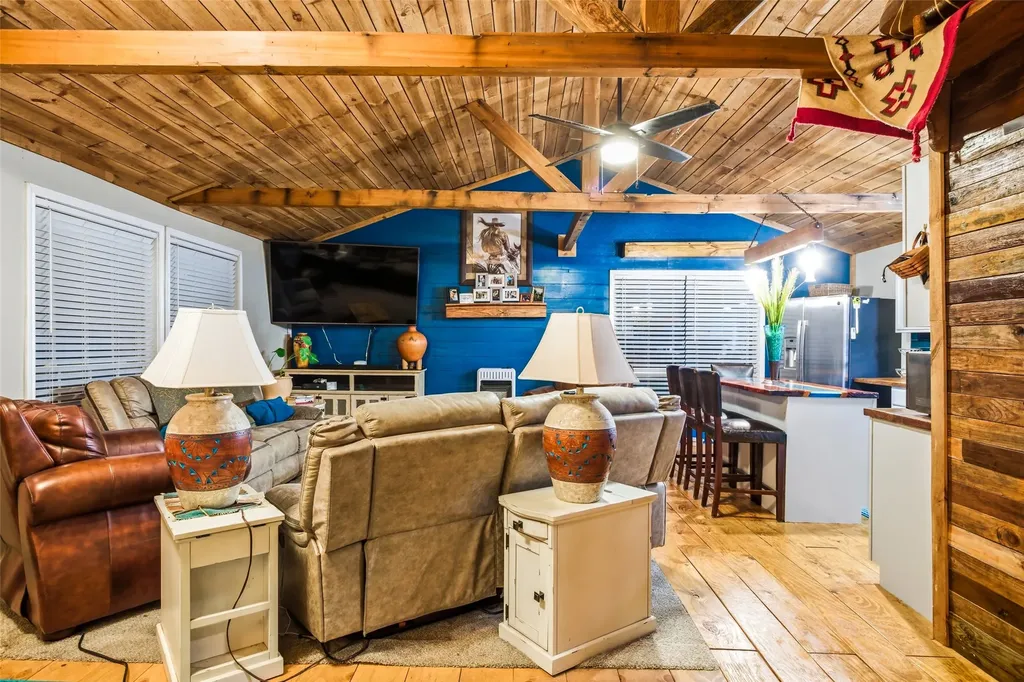 241 County Road 3689 Paradise TX 76073