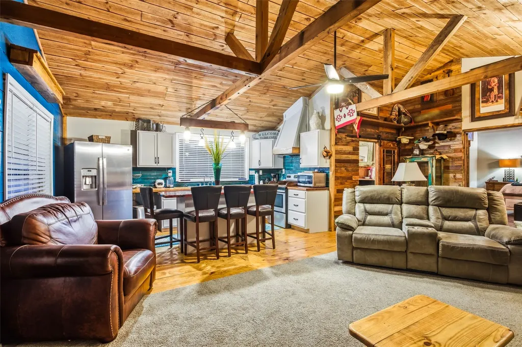 241 County Road 3689 Paradise TX 76073