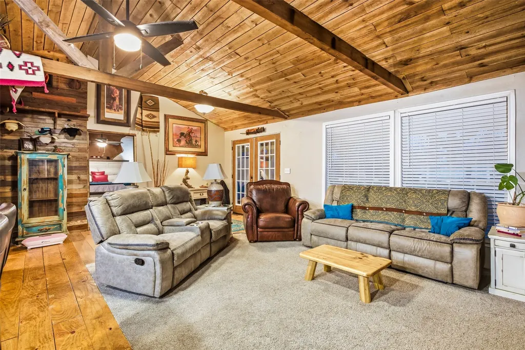 241 County Road 3689 Paradise TX 76073