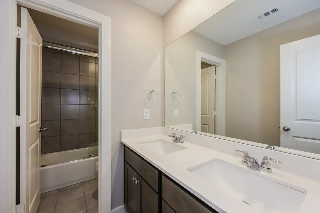 831 Feather Thorn Drive Arlington TX 76005