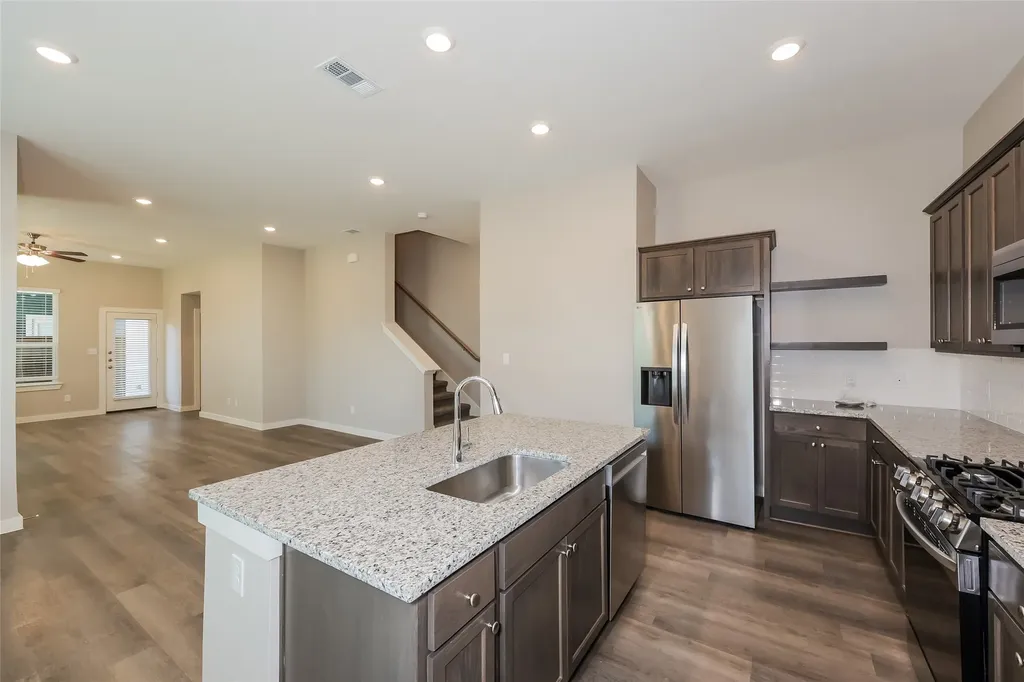831 Feather Thorn Drive Arlington TX 76005
