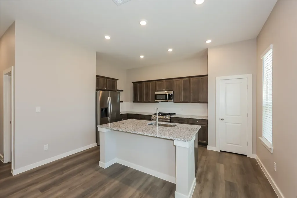 831 Feather Thorn Drive Arlington TX 76005