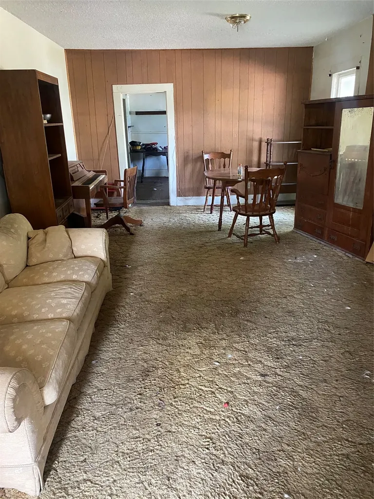 402 S Nueces Street Coleman TX 76834
