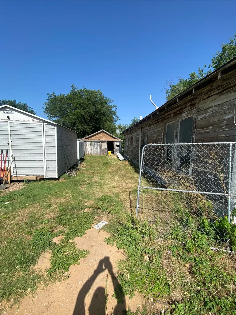 402 S Nueces Street Coleman TX 76834