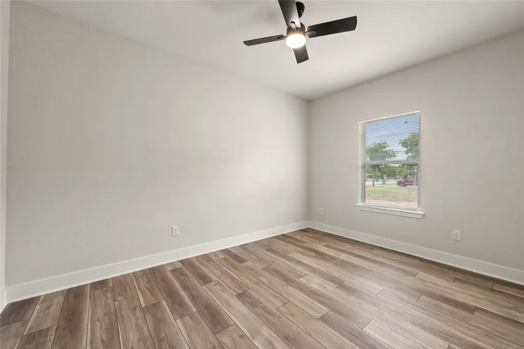 214 Rogers Street Mcgregor TX 76657