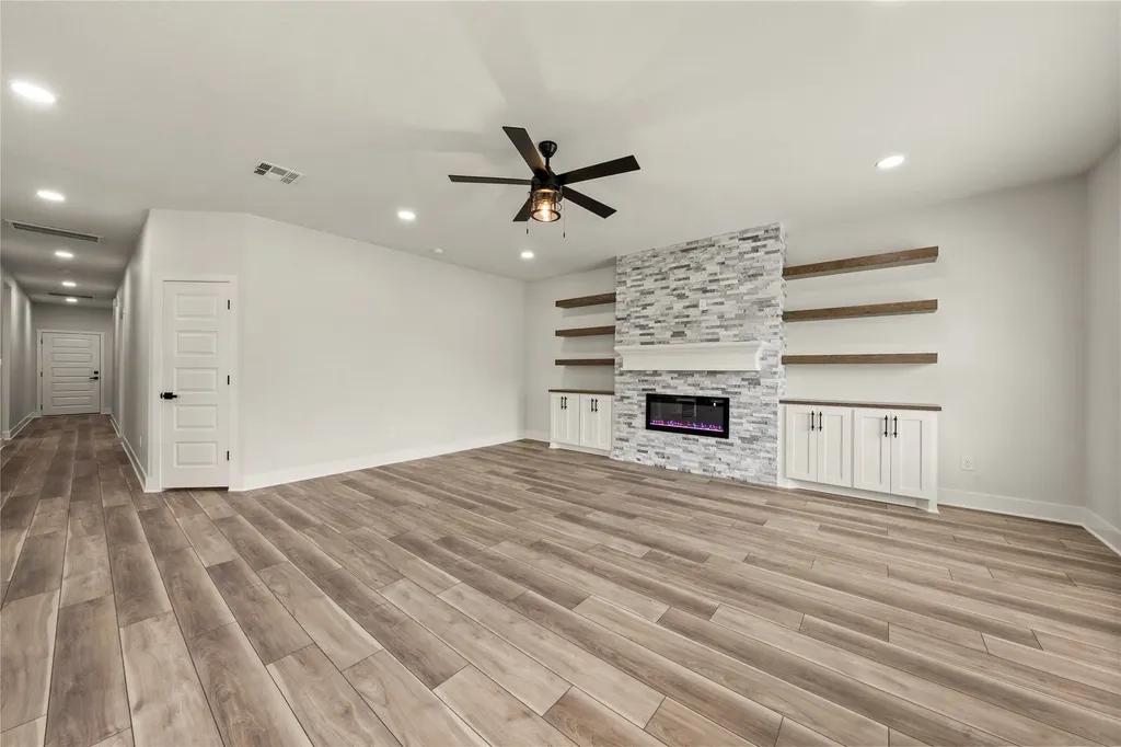 214 Rogers Street Mcgregor TX 76657