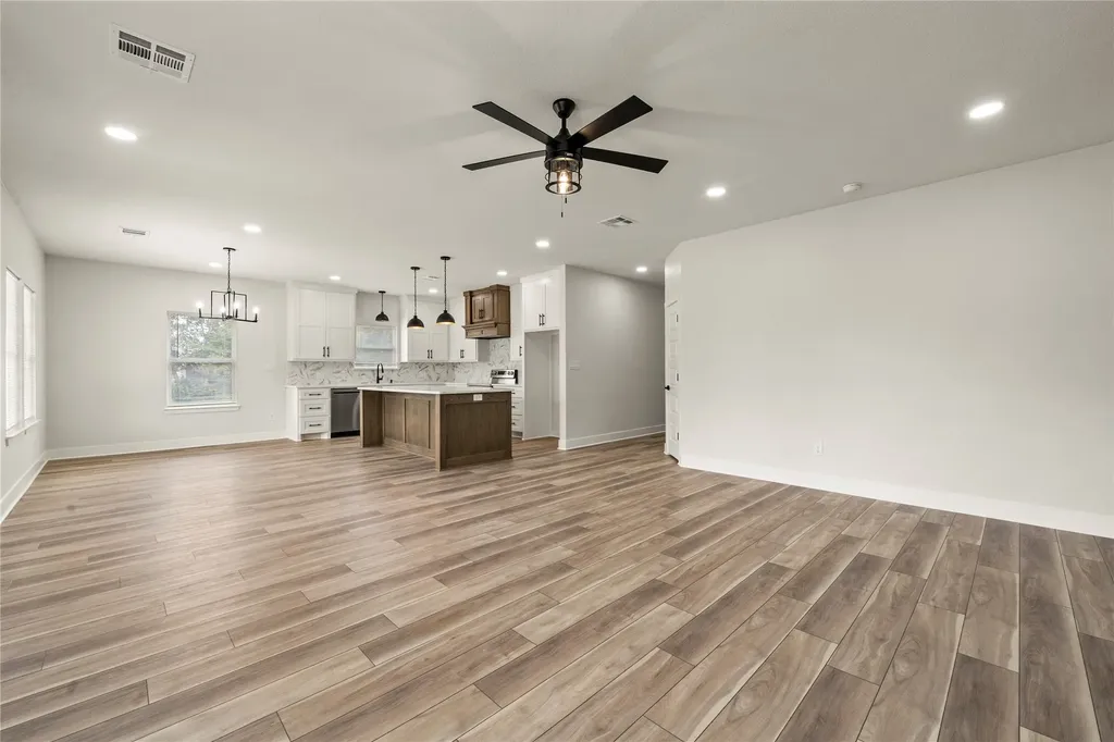 214 Rogers Street Mcgregor TX 76657