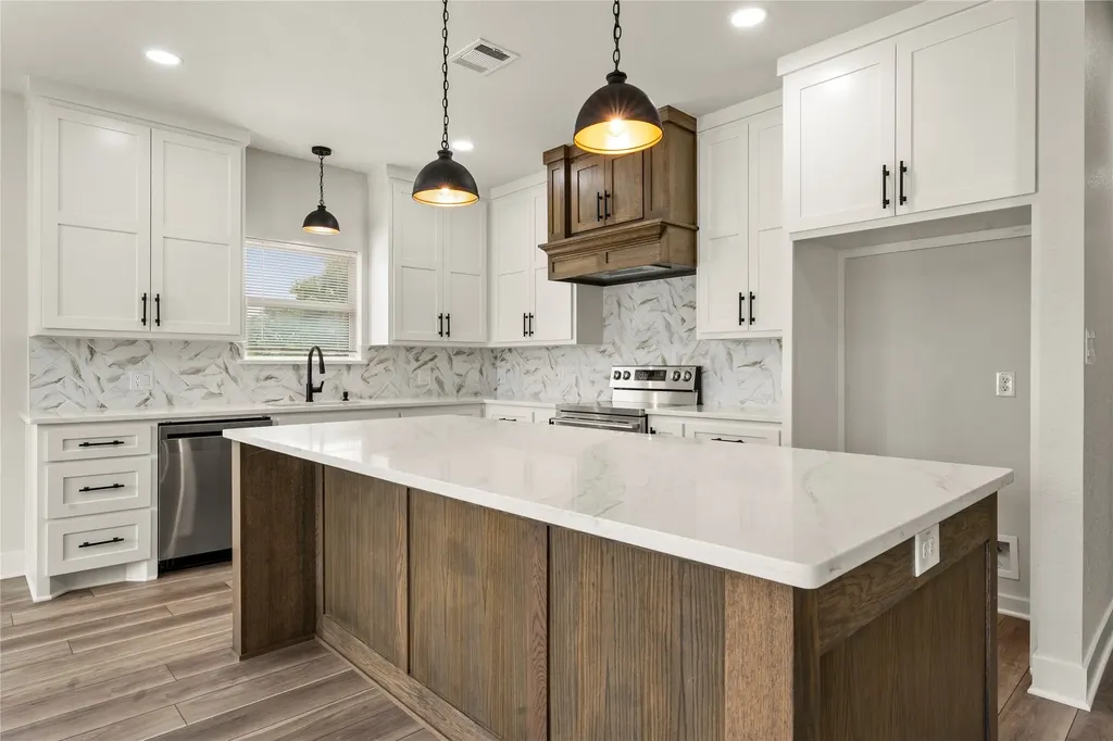 214 Rogers Street Mcgregor TX 76657