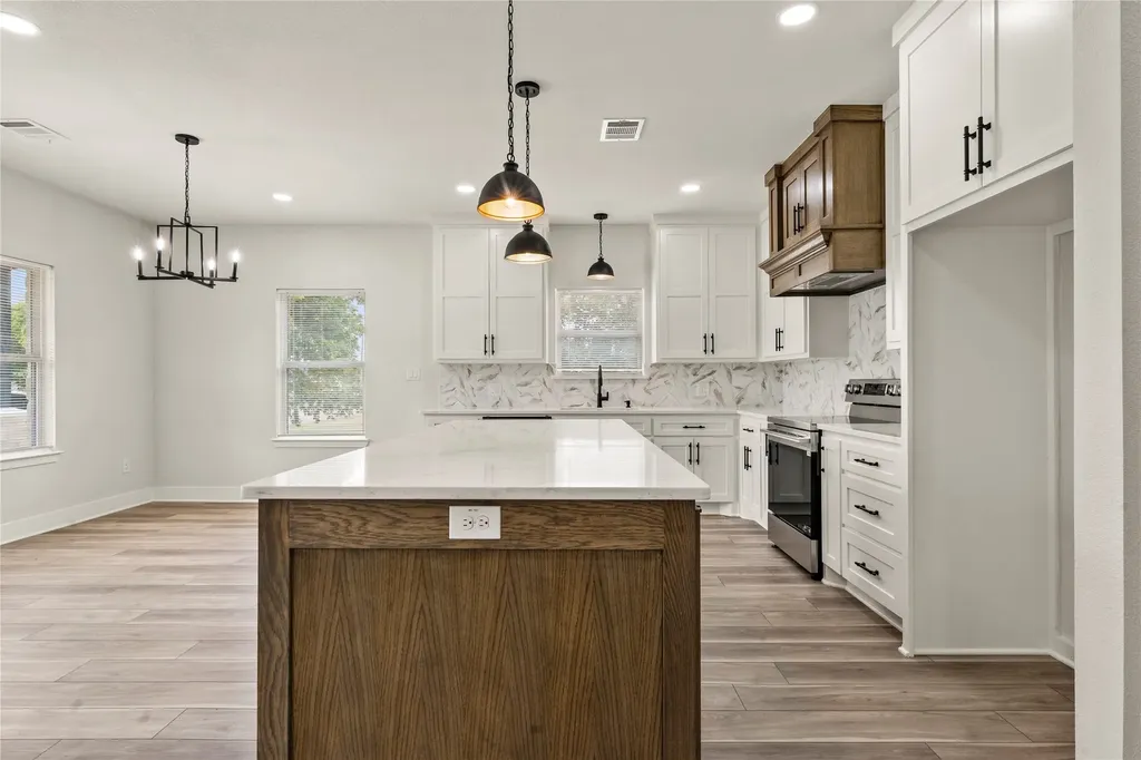 214 Rogers Street Mcgregor TX 76657