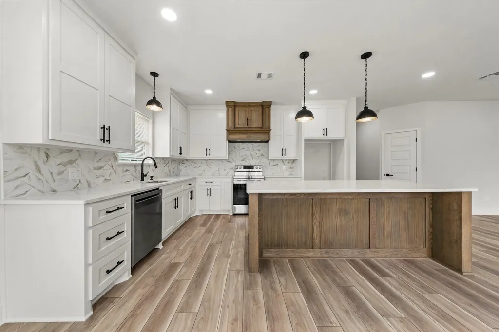 214 Rogers Street Mcgregor TX 76657