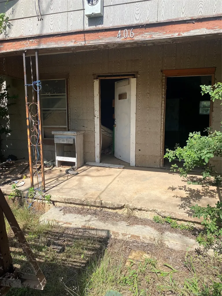 1311 N Blanco Street Coleman TX 76834