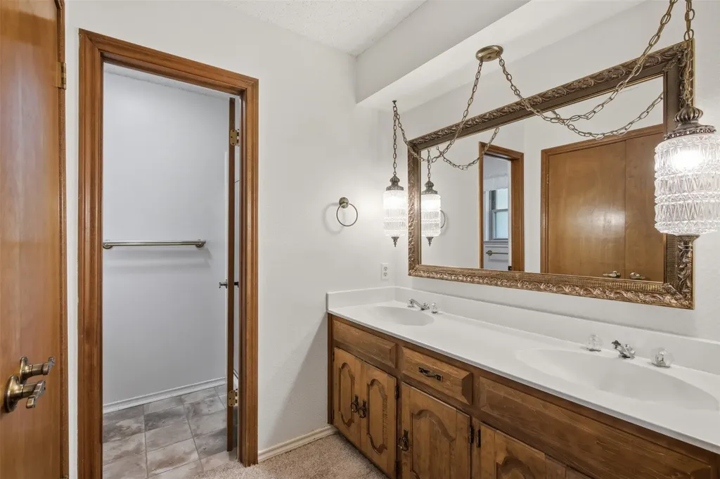 2505 Ironwood Court Arlington TX 76016