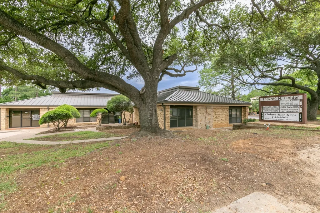 736 N Fielder Road Arlington TX 76012