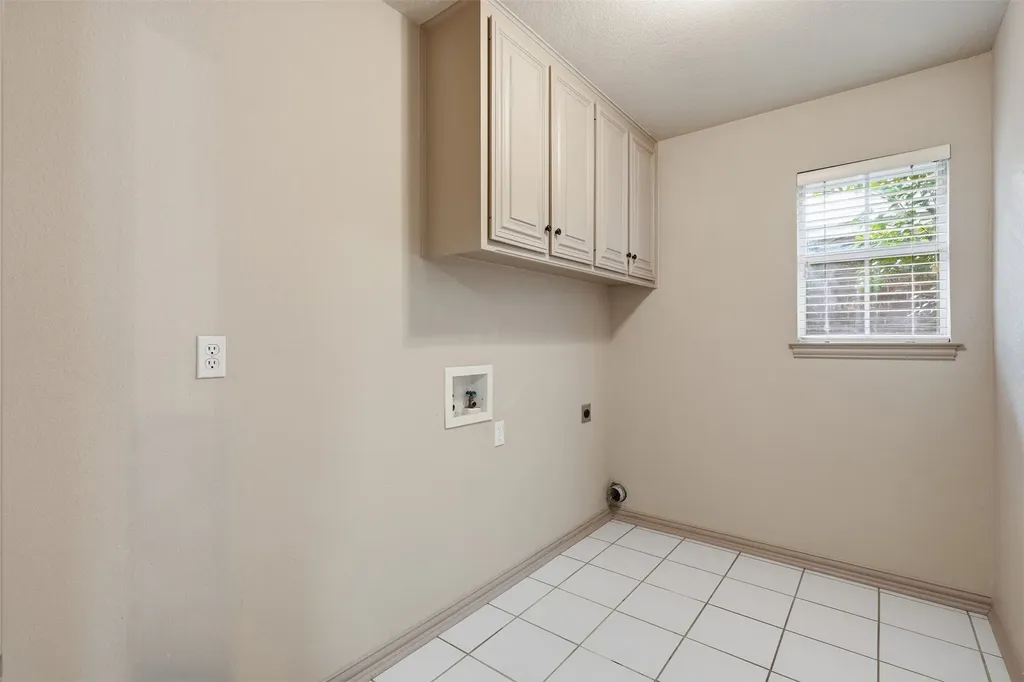 3318 Summergrove Drive Arlington TX 76001