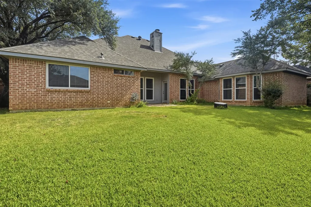 3318 Summergrove Drive Arlington TX 76001