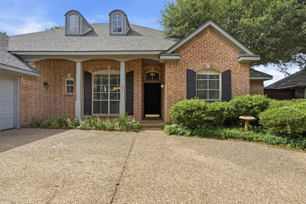 3318 Summergrove Drive Arlington TX 76001