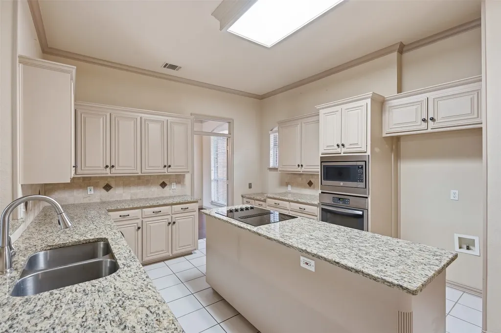 3318 Summergrove Drive Arlington TX 76001