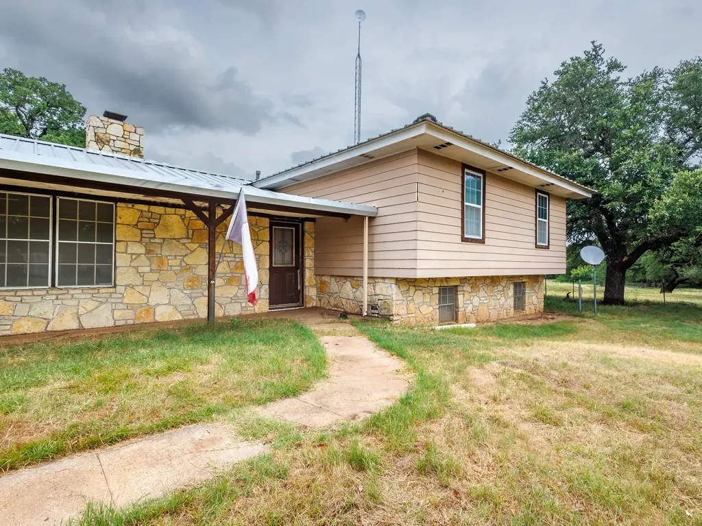 301 County Road 214 Hico TX 76457