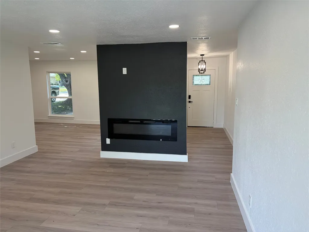 1006 Heritage Drive Garland TX 75043