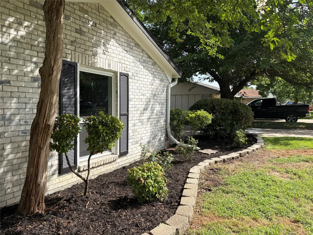 1006 Heritage Drive Garland TX 75043