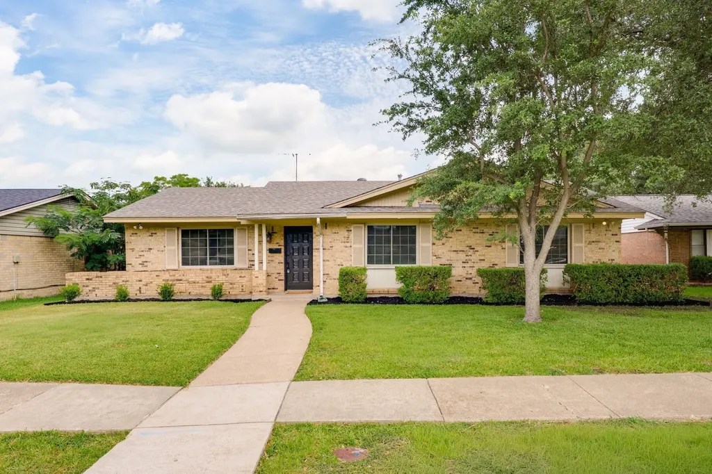 813 Chevy Chase Drive Garland TX 75043