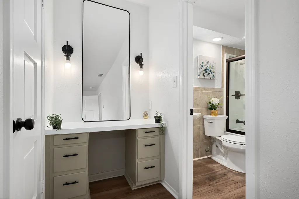 813 Chevy Chase Drive Garland TX 75043