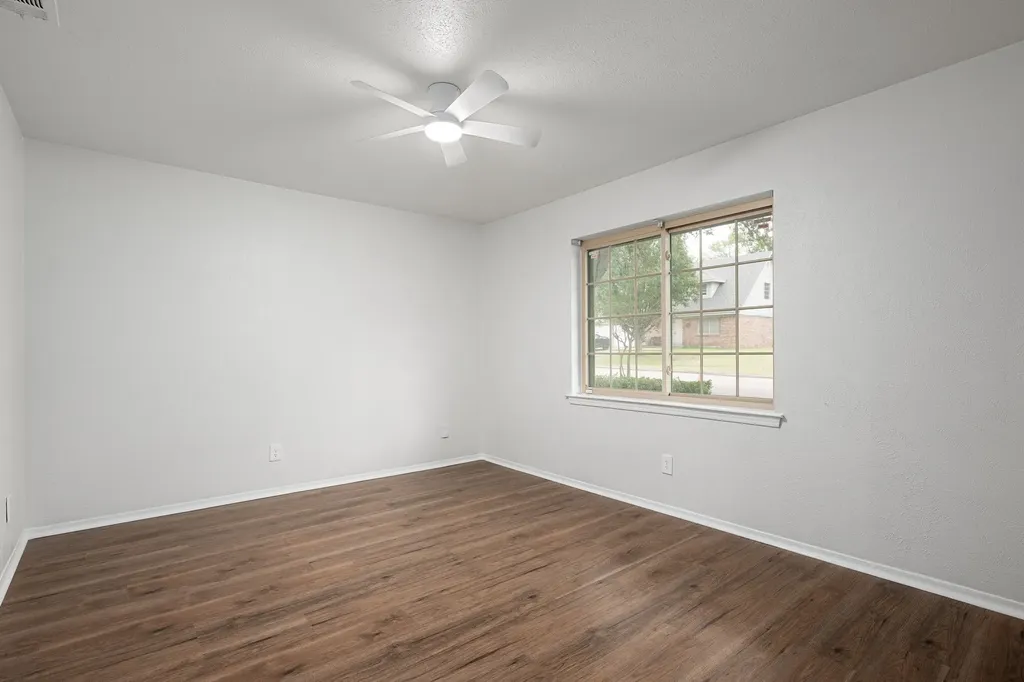 813 Chevy Chase Drive Garland TX 75043