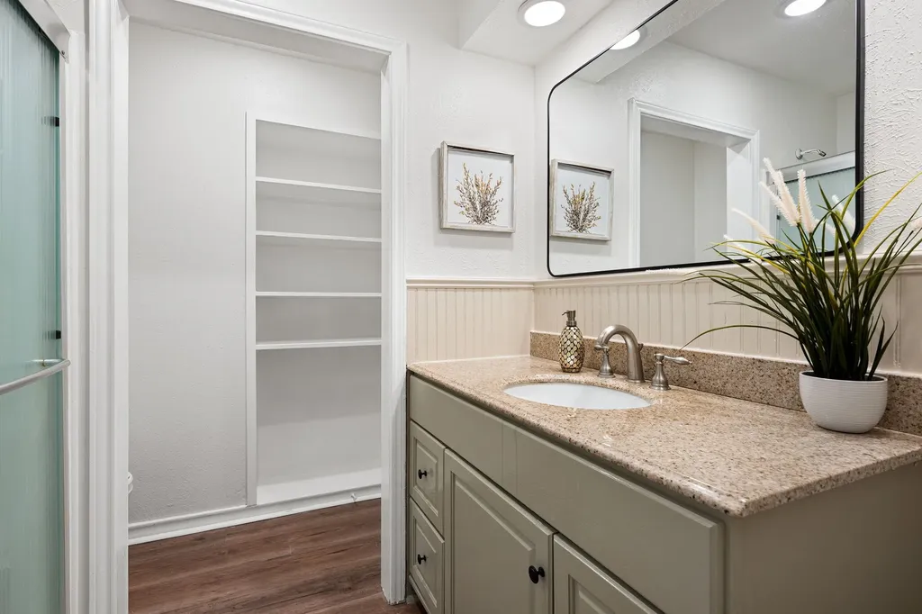 813 Chevy Chase Drive Garland TX 75043