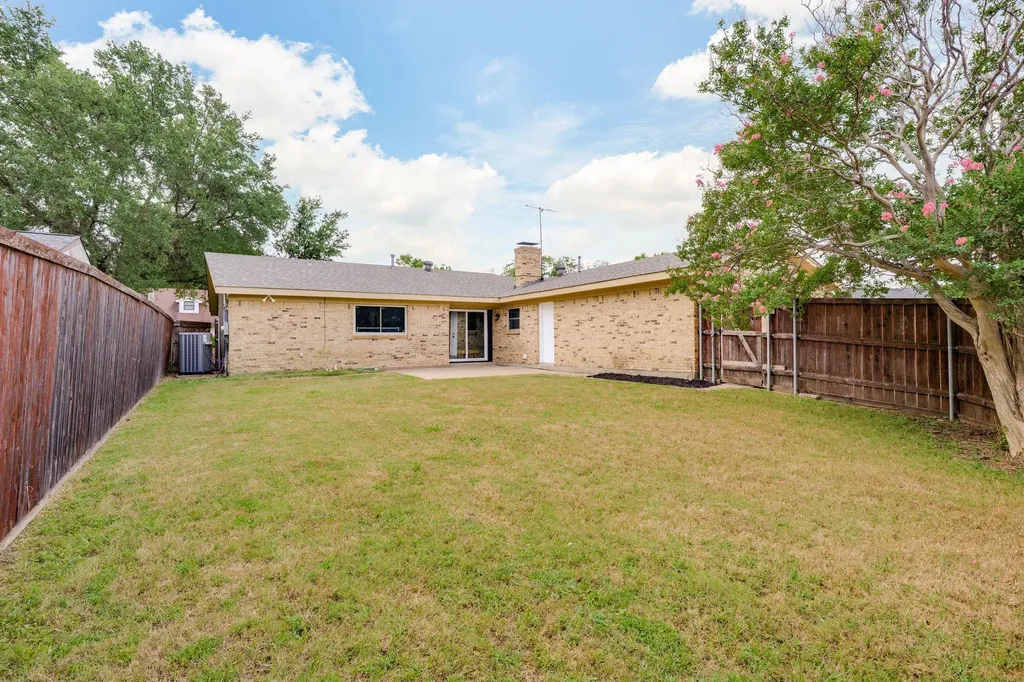 813 Chevy Chase Drive Garland TX 75043