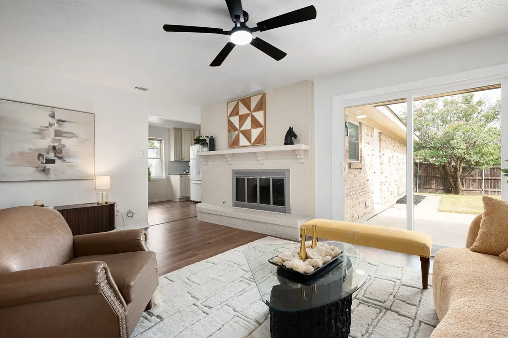 813 Chevy Chase Drive Garland TX 75043