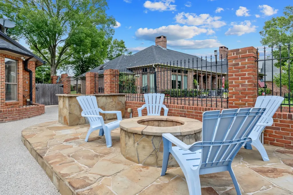 6500 Hollytree Circle Tyler TX 75703