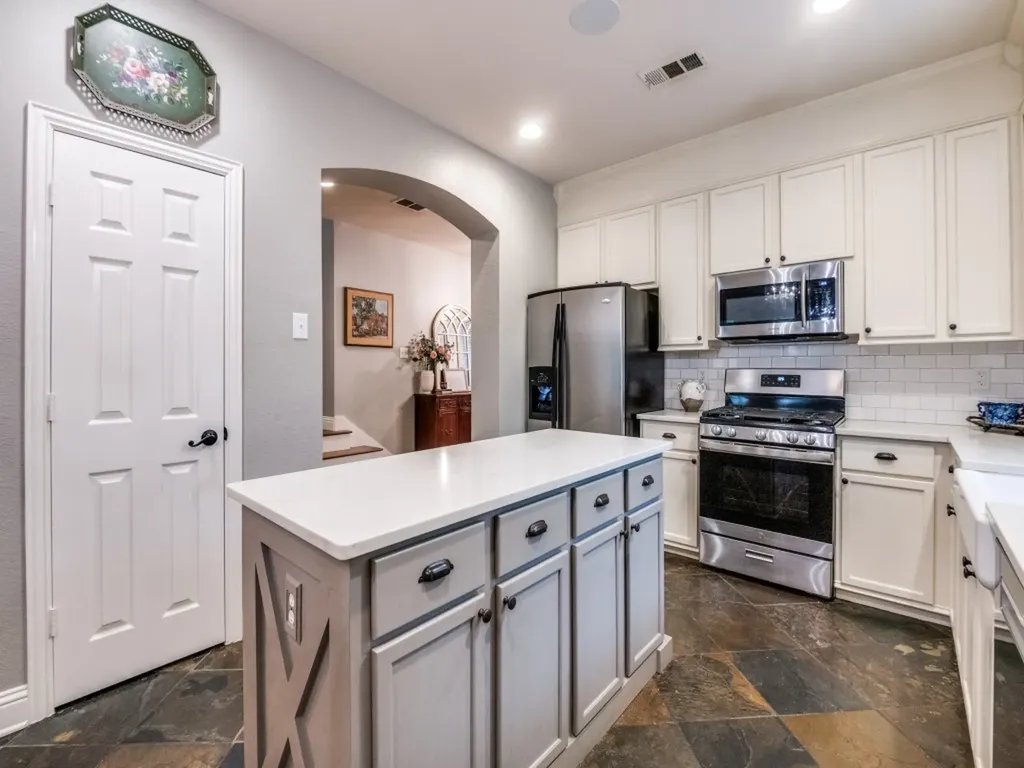 2452 Dockside Grand Prairie TX 75054