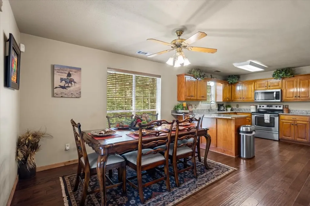 1522 Fm 17 Grand Saline TX 75140