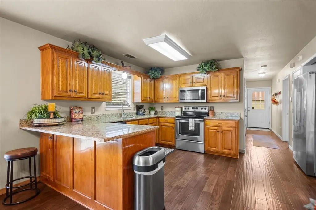 1522 Fm 17 Grand Saline TX 75140