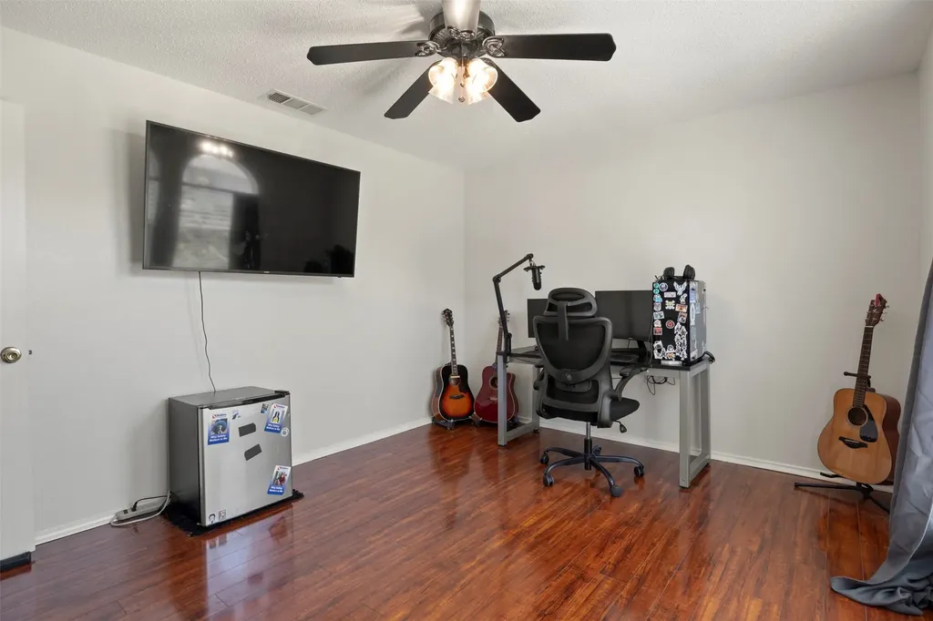 1428 Creekview Drive Lewisville TX 75067
