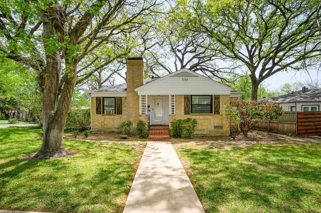 910 Reverchon Drive Dallas TX 75211