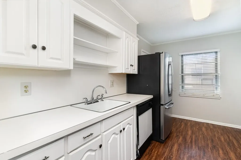 910 Reverchon Drive Dallas TX 75211