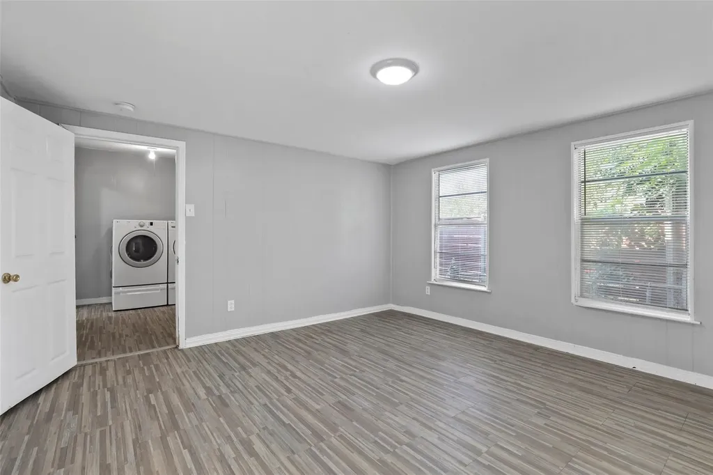 2821 Gladstone Drive Dallas TX 75211