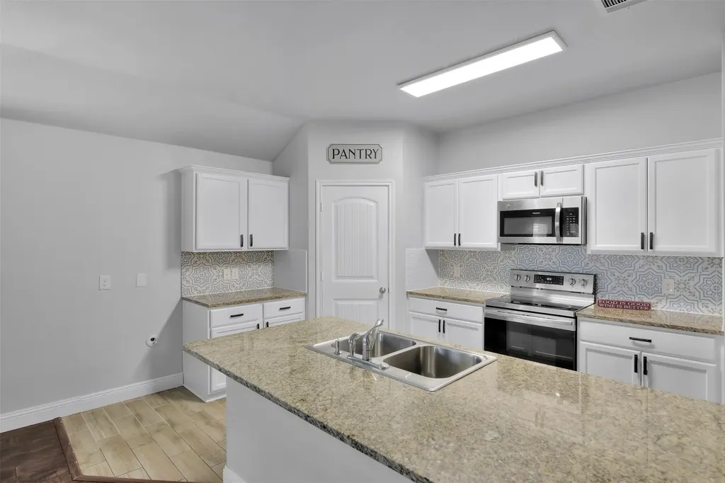 985 Corbitt Lane Fate TX 75189