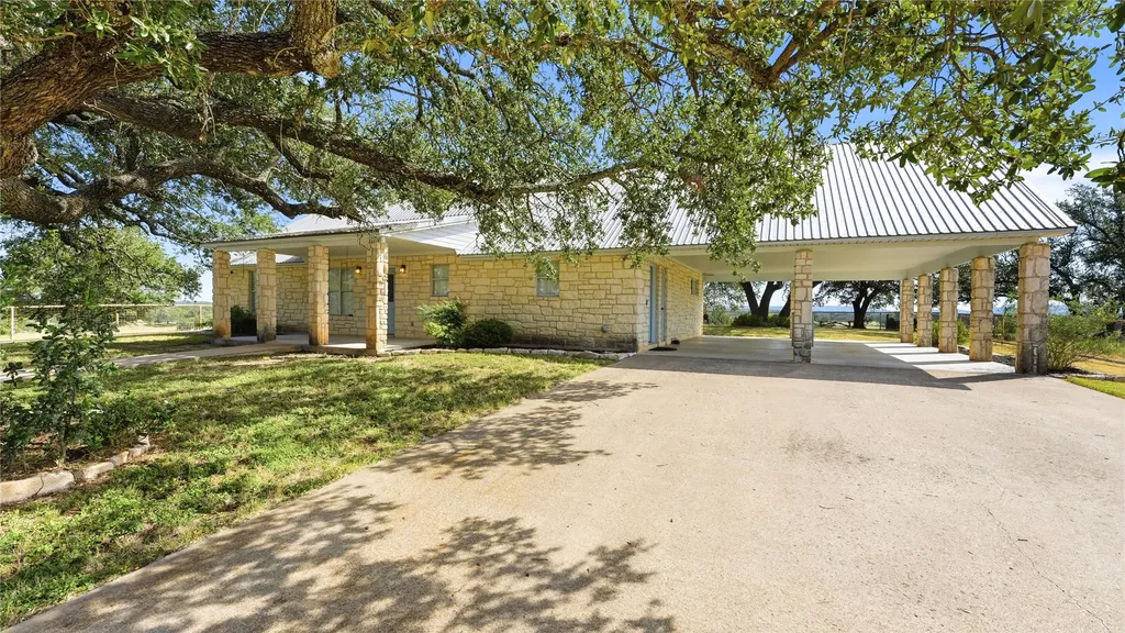 2992 County Road 2400 Lometa TX 76853