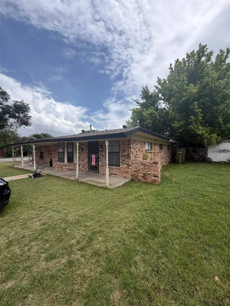 7118 Oak Park Drive Richland Hills TX 76118