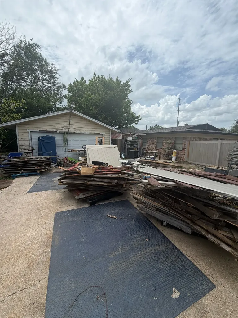 7118 Oak Park Drive Richland Hills TX 76118