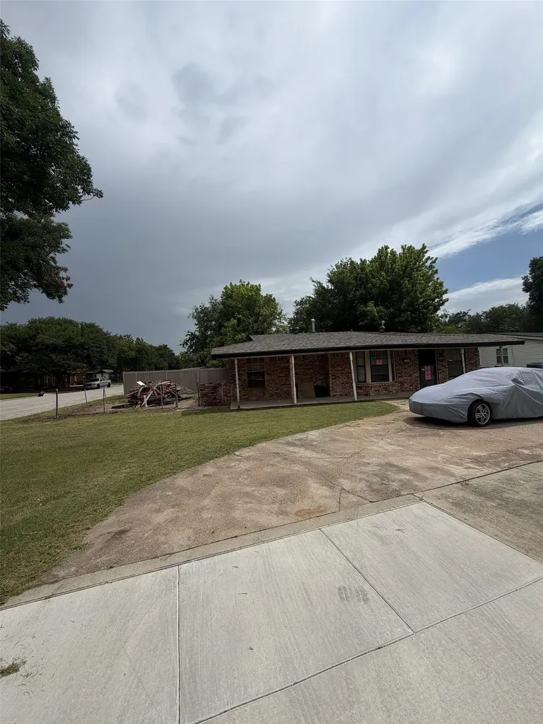 7118 Oak Park Drive Richland Hills TX 76118