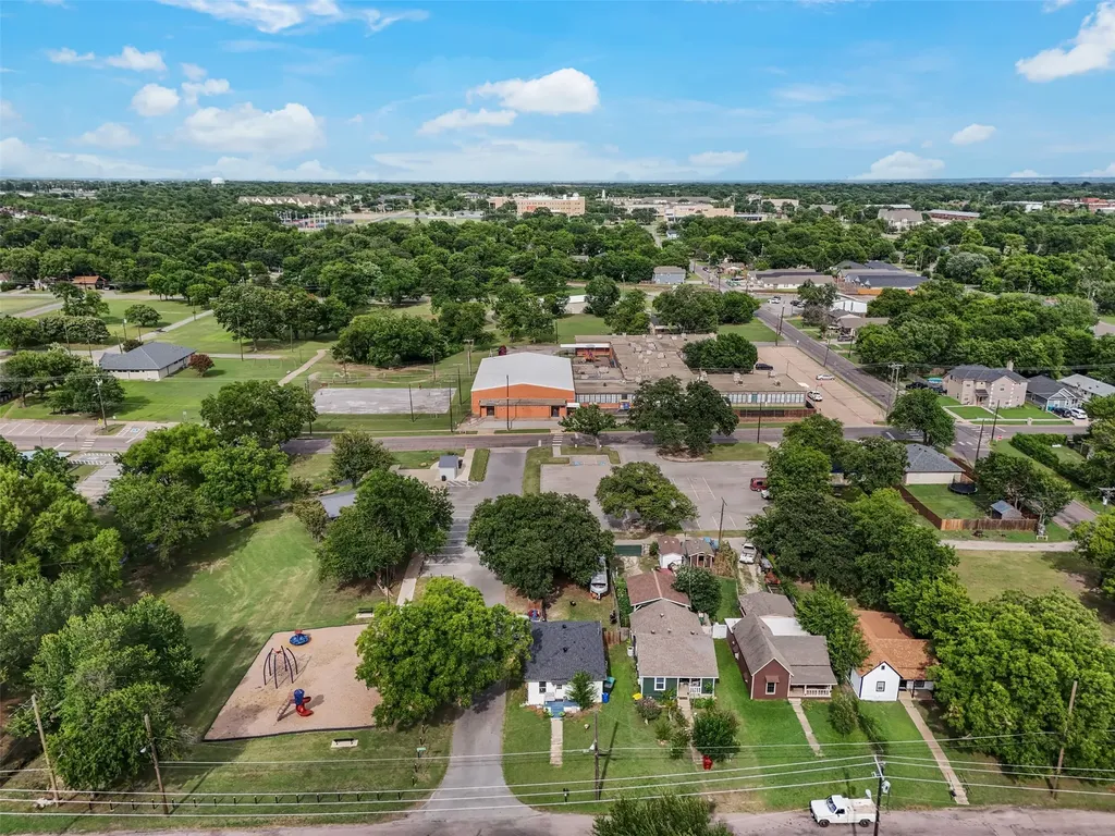 911 N Branch Street Sherman TX 75090