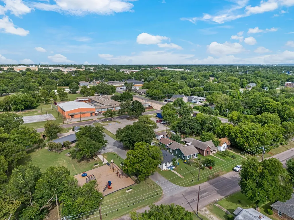 911 N Branch Street Sherman TX 75090