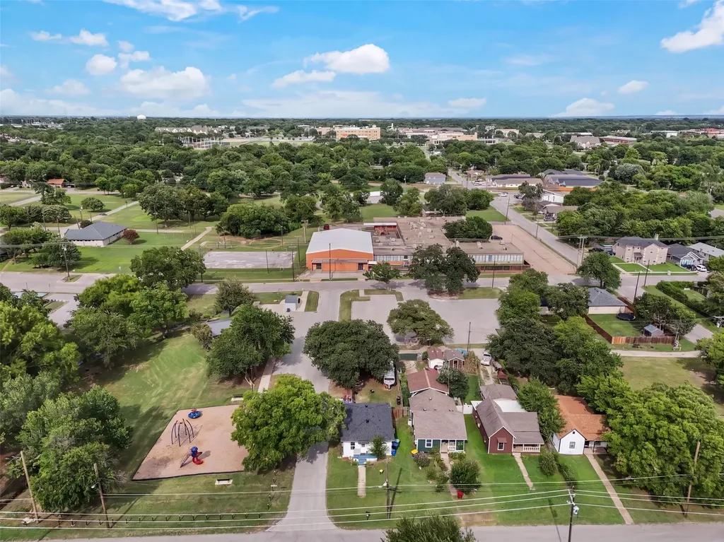 911 N Branch Street Sherman TX 75090