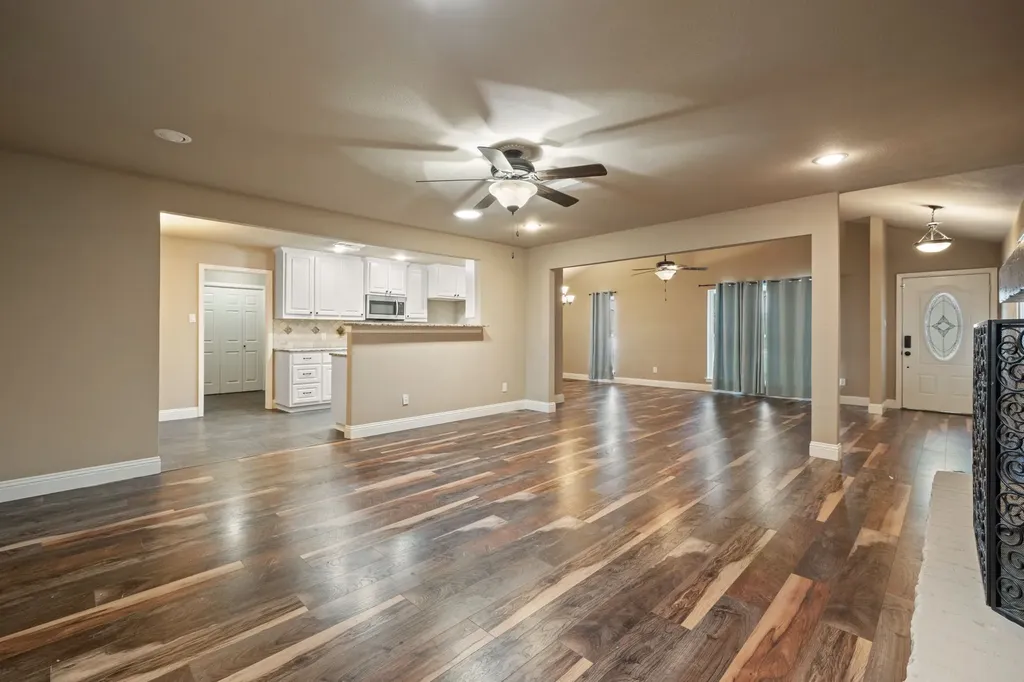 1217 W Redbud Drive Hurst TX 76053