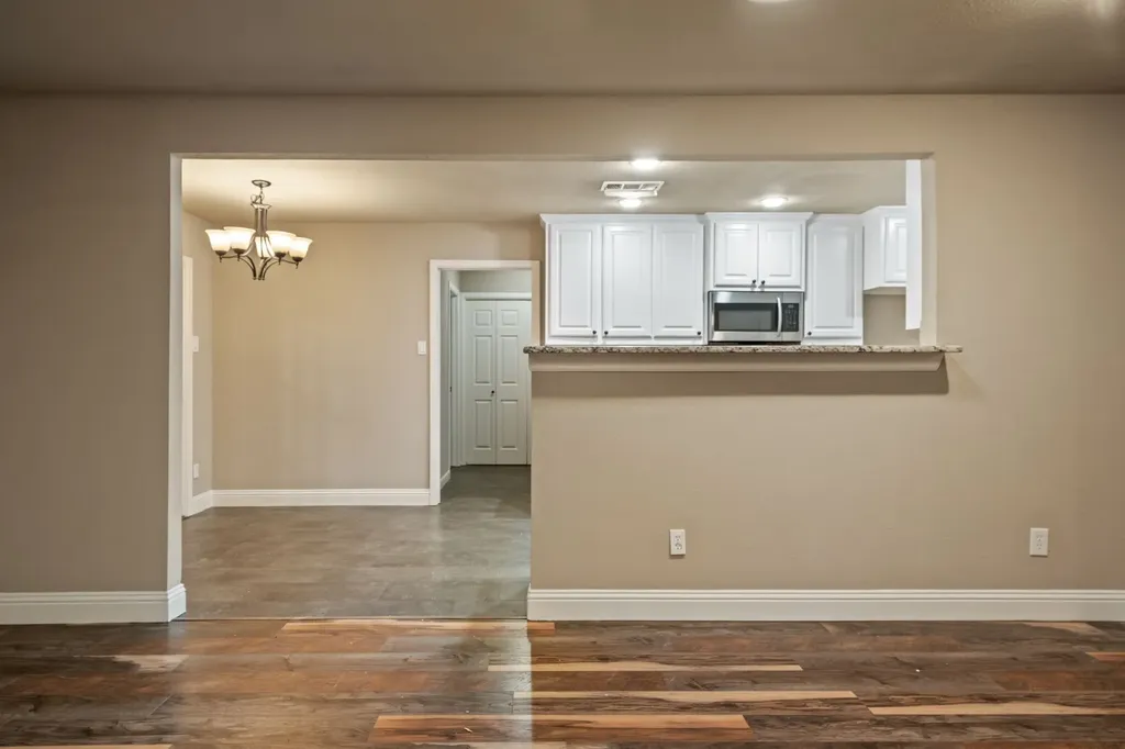 1217 W Redbud Drive Hurst TX 76053