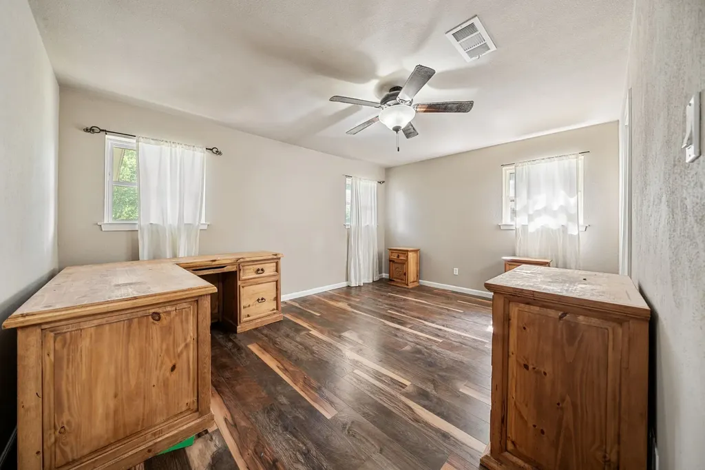 1217 W Redbud Drive Hurst TX 76053