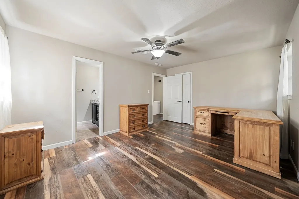 1217 W Redbud Drive Hurst TX 76053